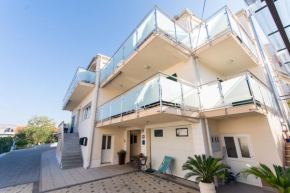 Отель Apartments Cavar  Трогир